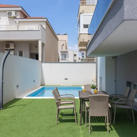 Zara With Pool Vila